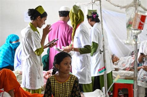 twoponstar|Bangladesh dengue deaths top 1,000 in worst outbreak .